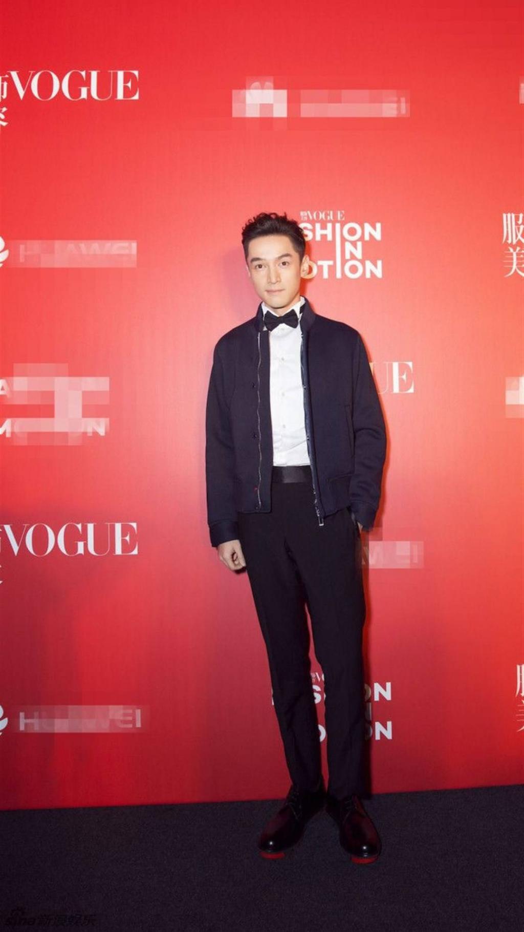 胡歌出席时尚展秒杀菲林无数