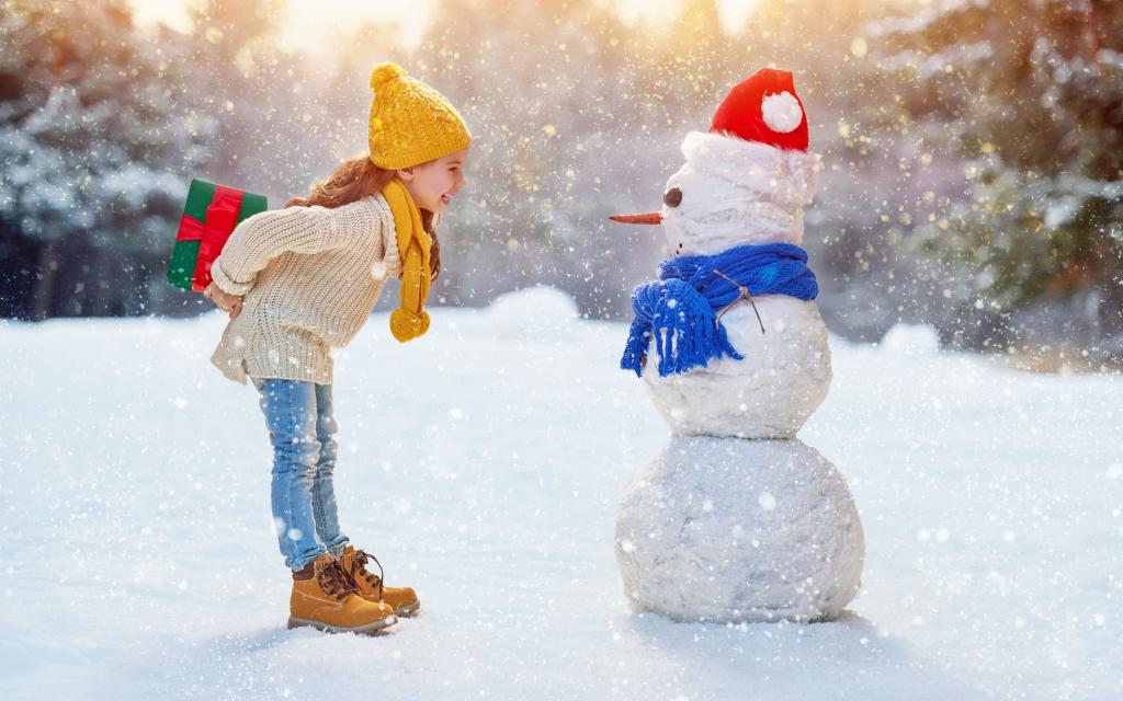 冬季雪地上嬉戏玩耍