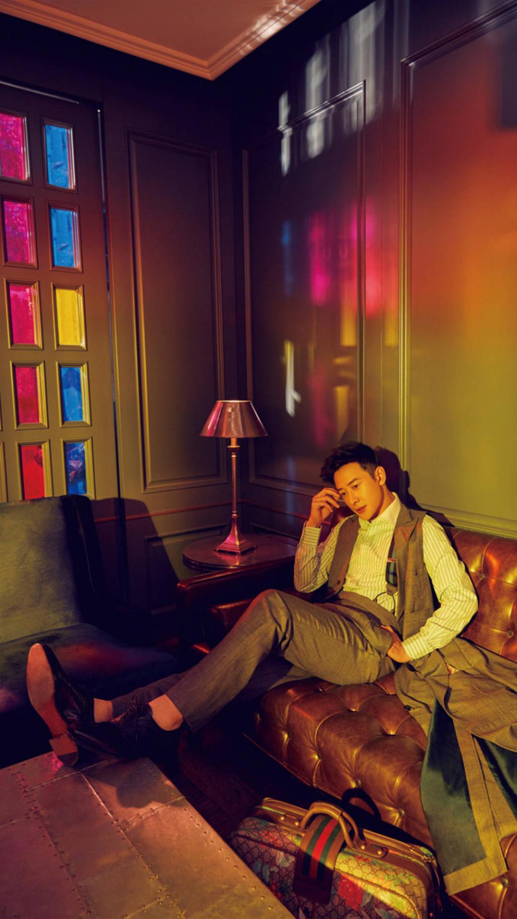 罗晋复古休闲风写真