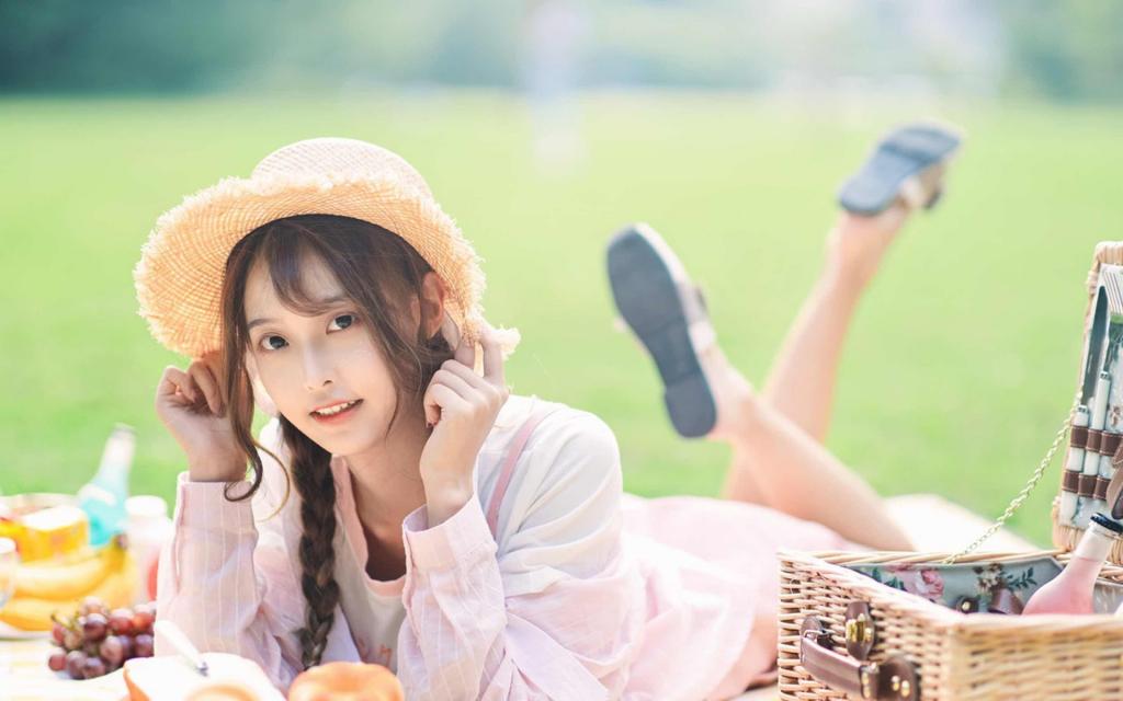 清纯可爱美少女户外写真