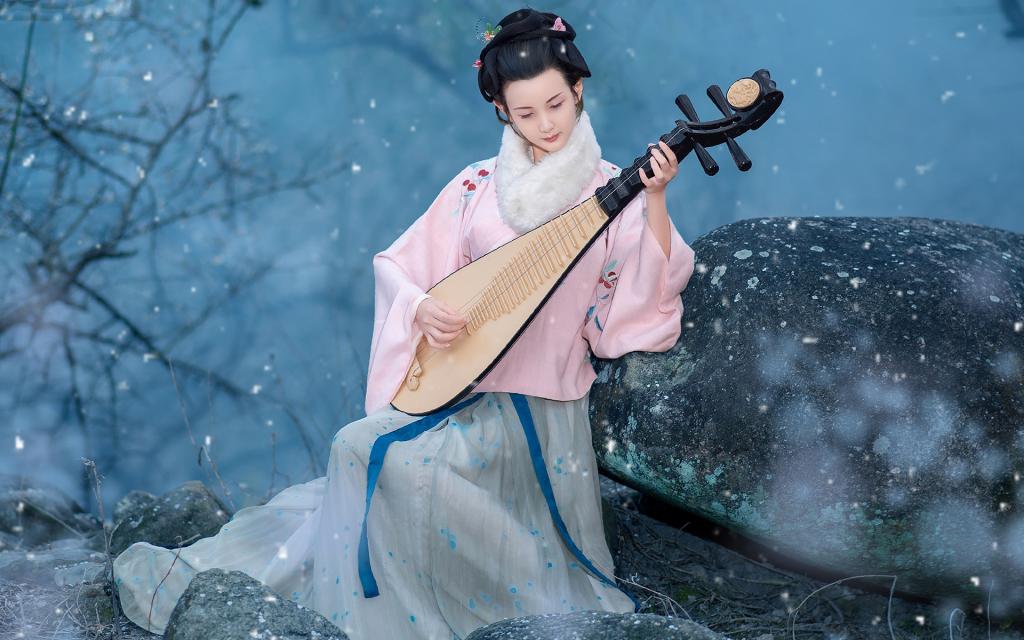 古装美女弹琵琶唯美写真