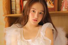 楚楚动人的美女私房写真