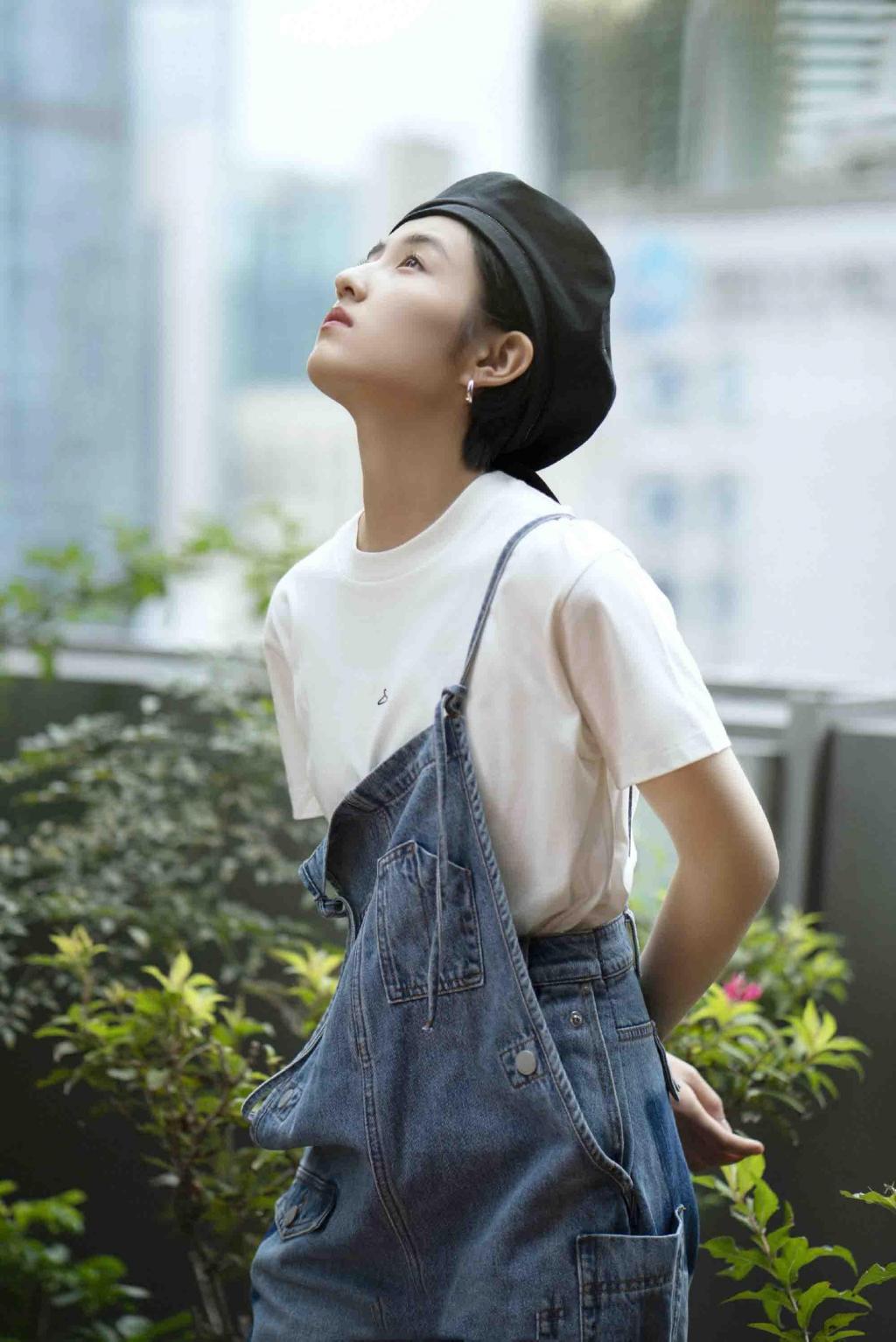 青春靓丽少女张子枫迷人写真