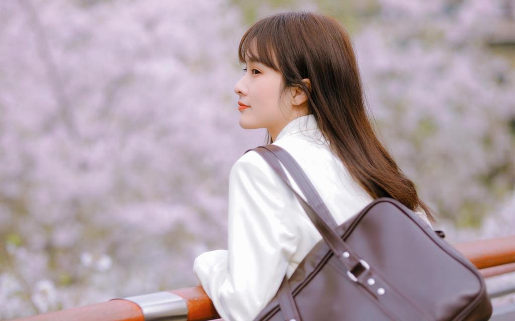 美女校花樱花季学生制服写真