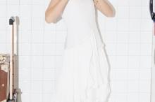 邢菲清新简约白裙活动照