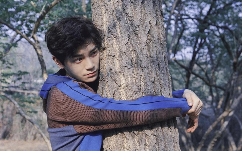 追风少年丁禹兮休闲运动装帅气写真