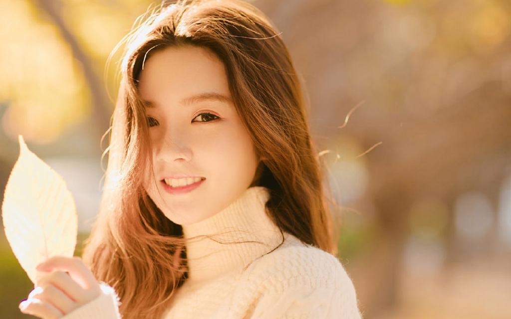清新长发美女户外写真