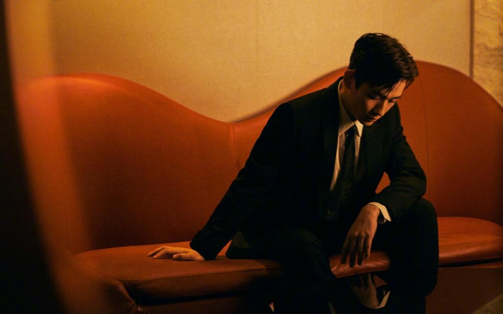 朱一龙精致优雅西装魅力写真