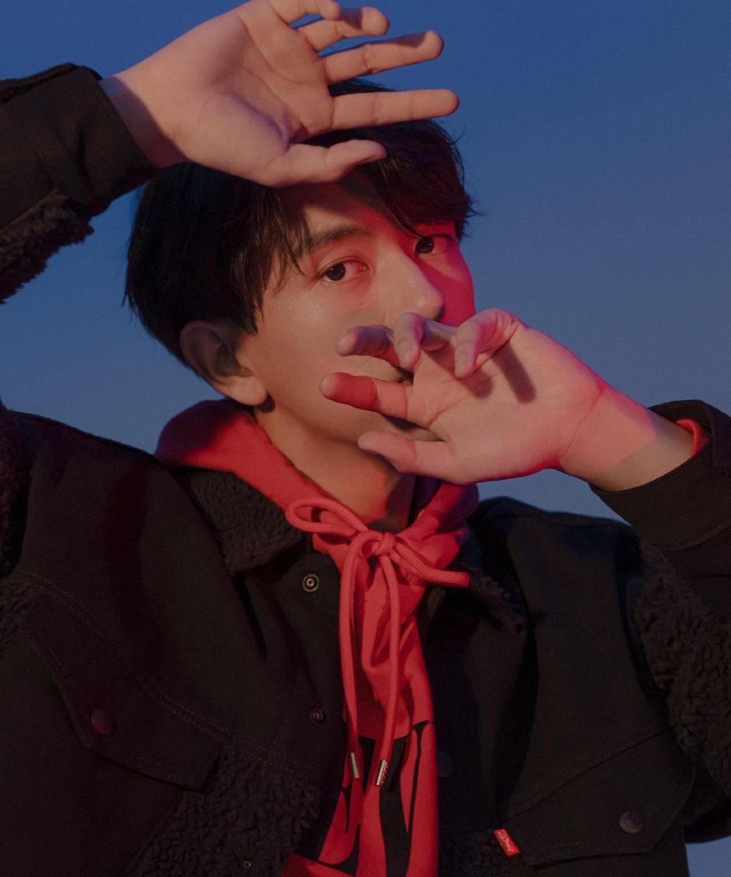 李现《时装男士》2020开年刊封面内页大片