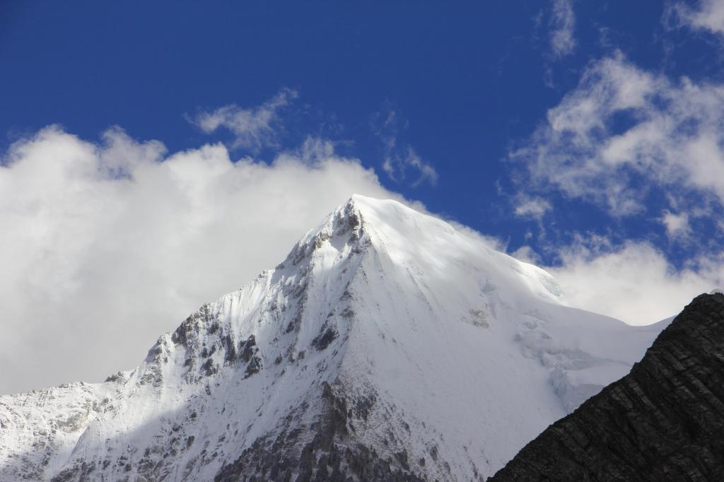 香格里拉的地标—稻城三神山