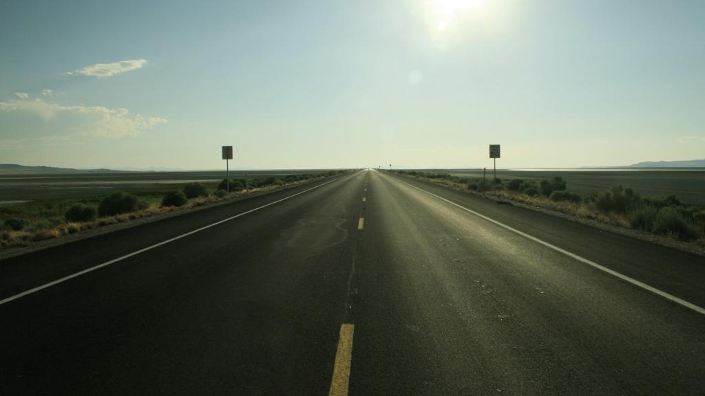 远离城市的公路