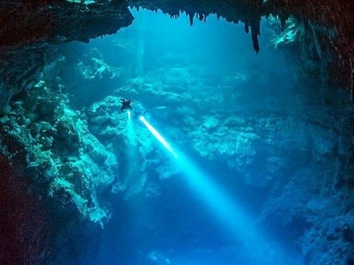 墨西哥尤卡坦半岛益吉天然井风景