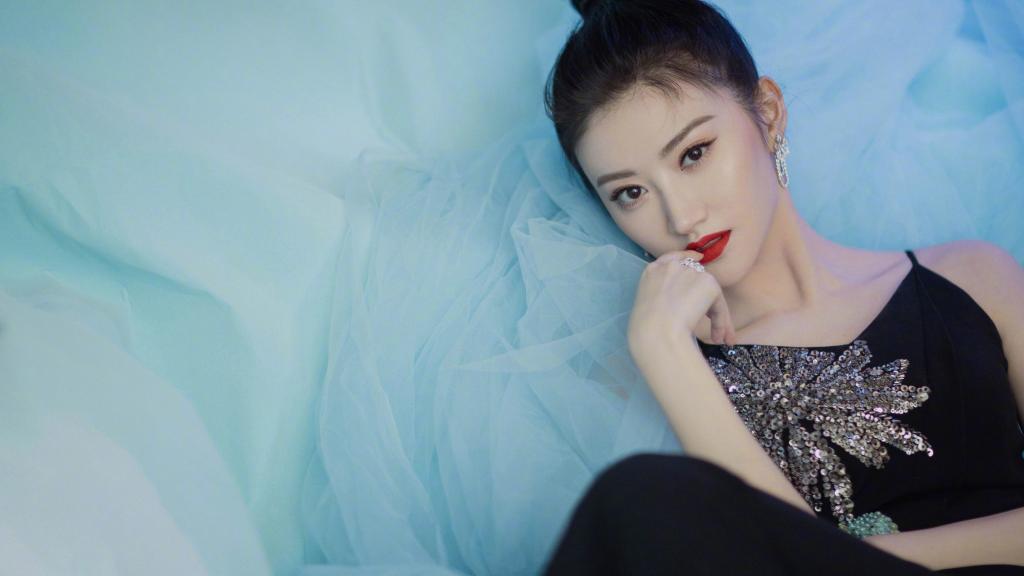 景甜优雅时尚写真