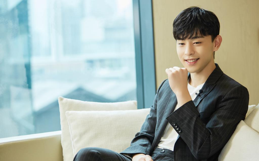 邓伦时尚帅气写真