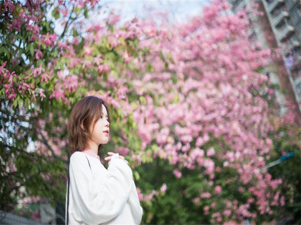 清新短发美女户外写真