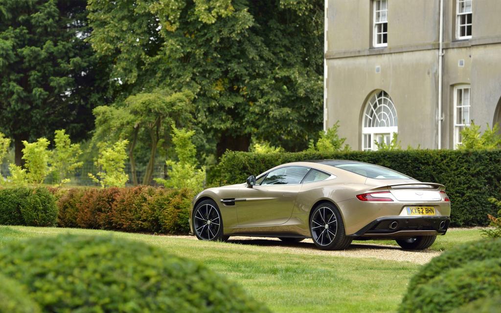 帅气2013款阿斯顿·马丁AM 310 Vanquish跑车