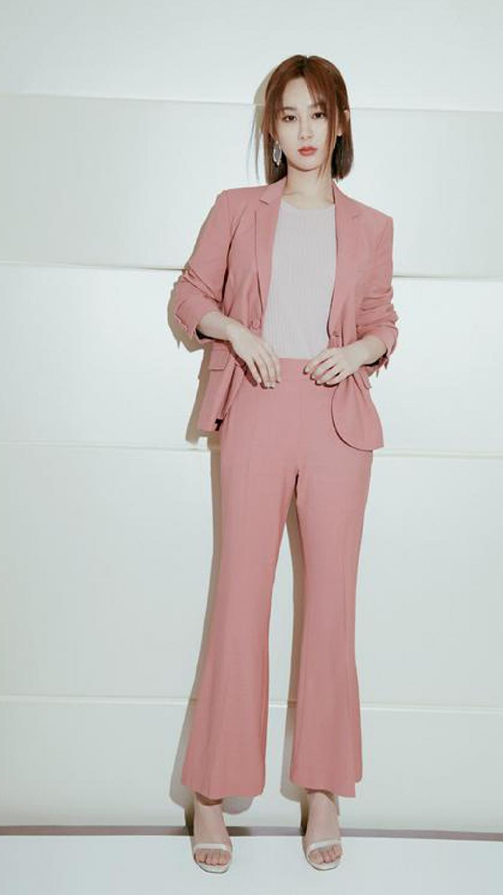 杨紫西装时尚写真