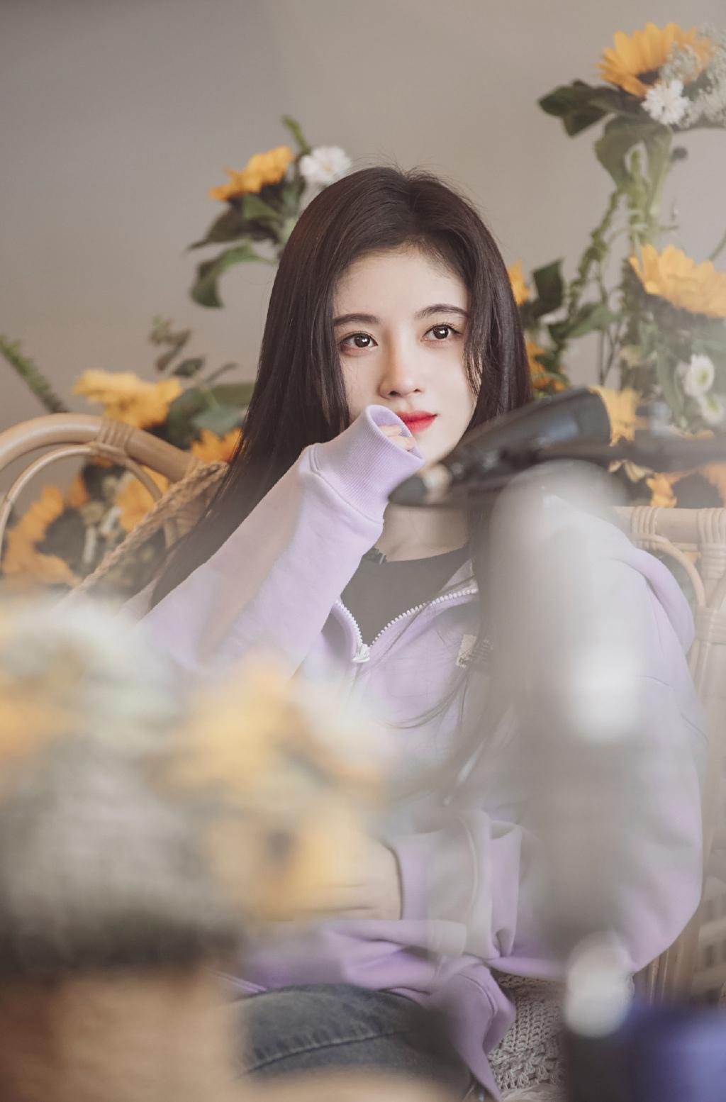 鞠婧祎清新甜美剧照