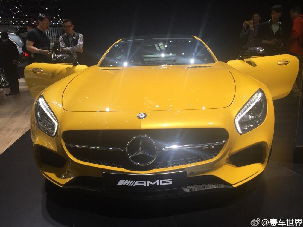 大气的奔驰汽车