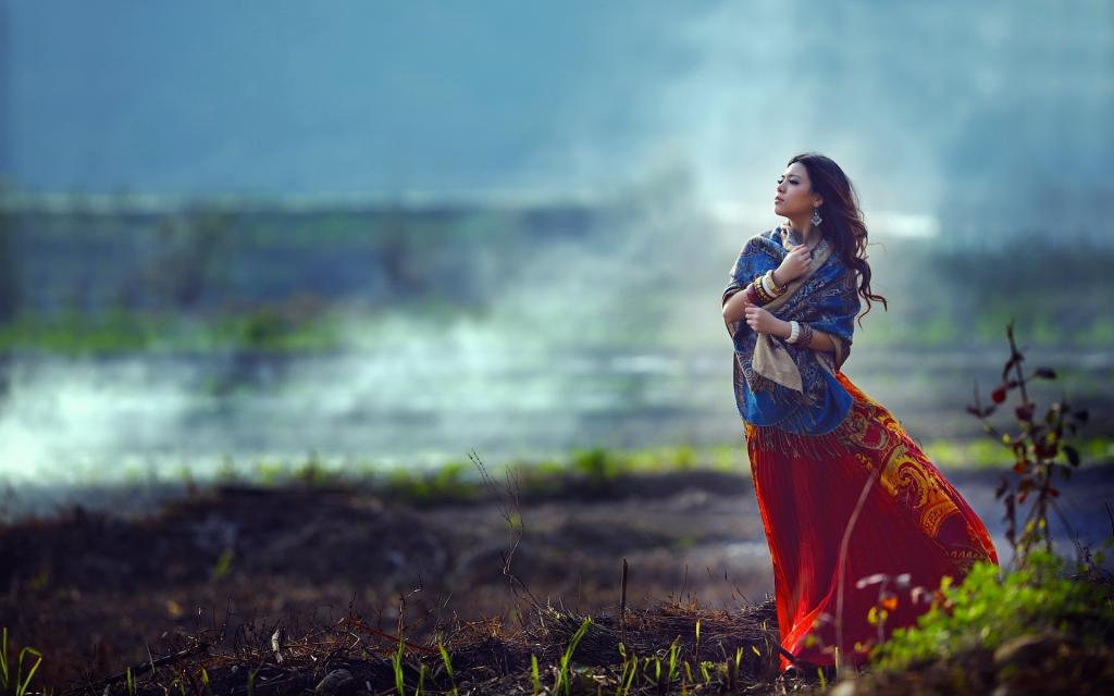 美女露露风情写真