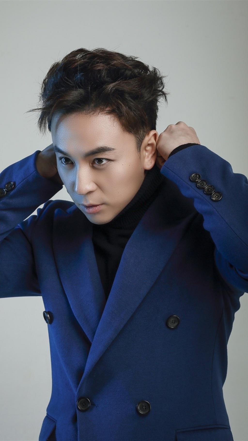 释小龙帅气画报