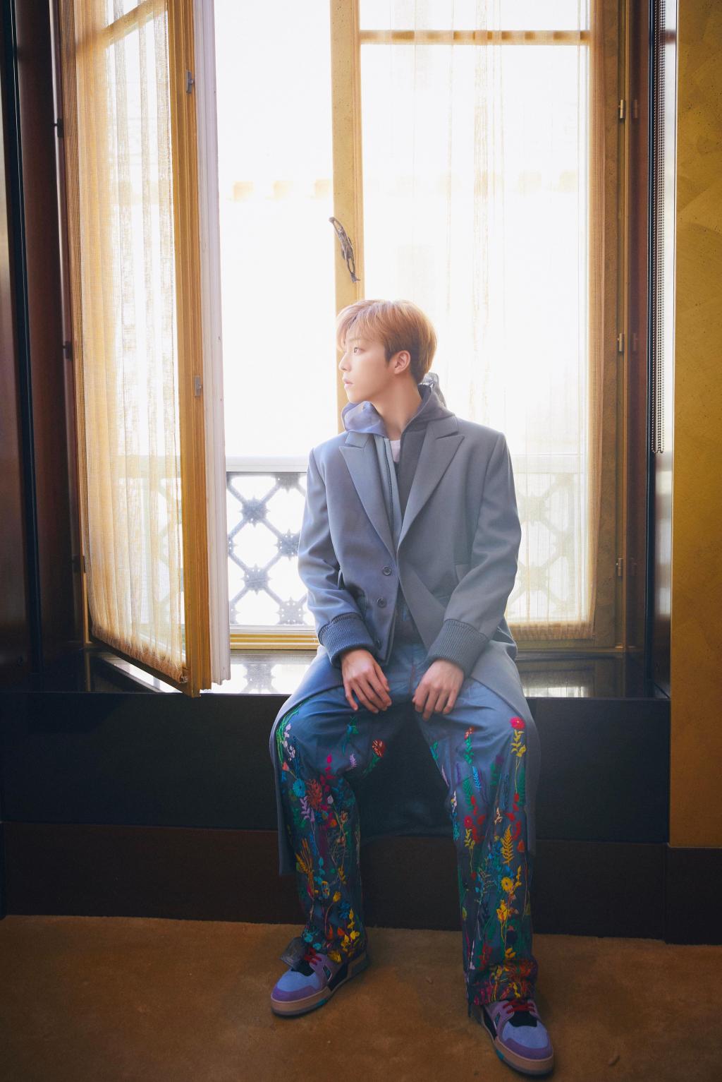 陈立农灰蓝刺绣套装