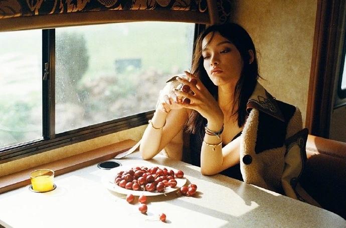 刘柏辛时尚搞怪写真