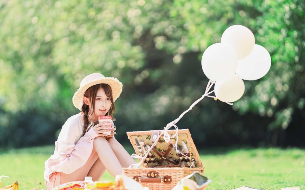 清纯可爱美少女户外写真