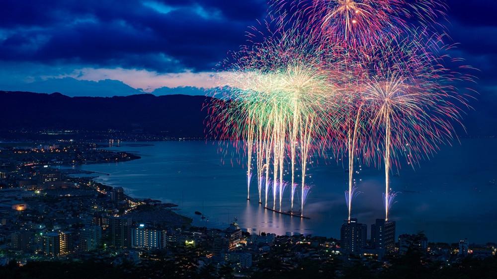 璀璨绽放的烟花