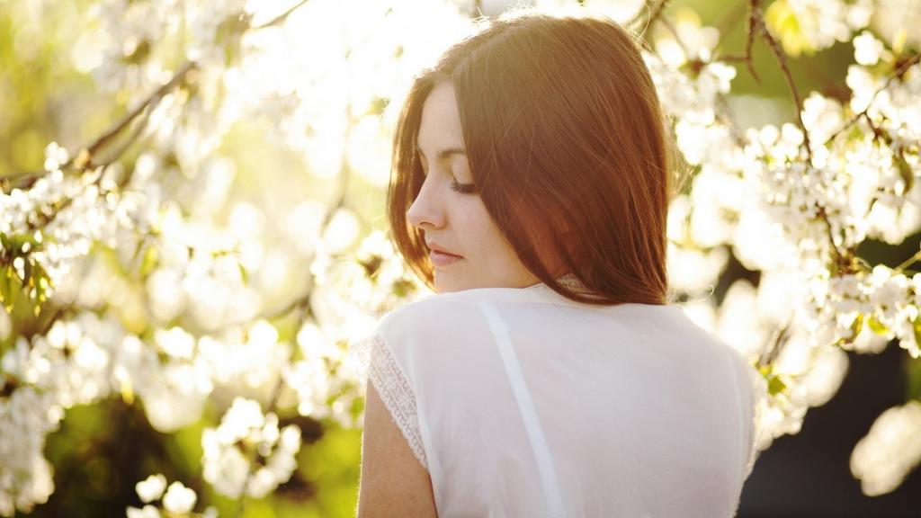 阳光明媚的外国美女写真