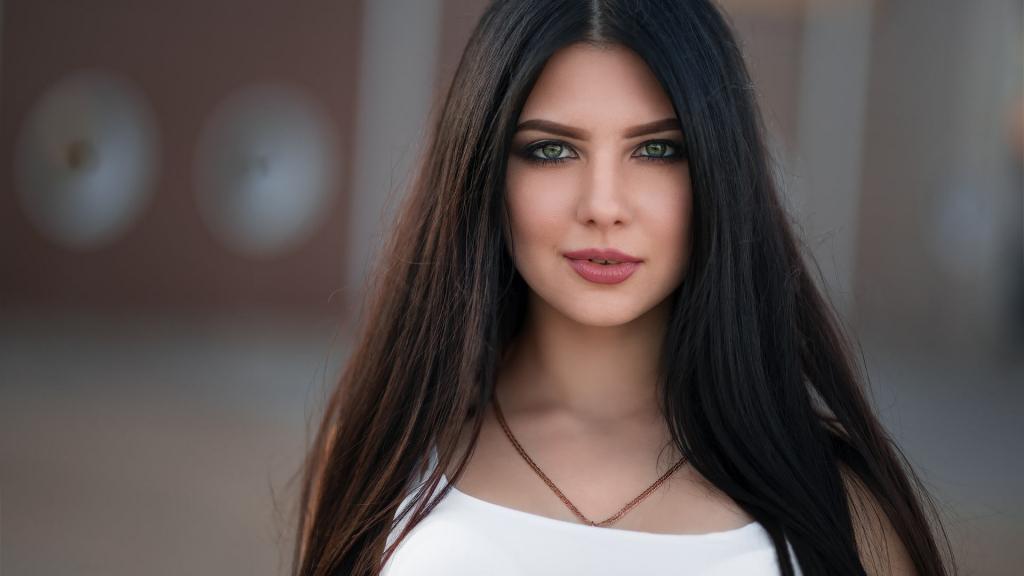 漂亮妩媚的气质美女户外写真