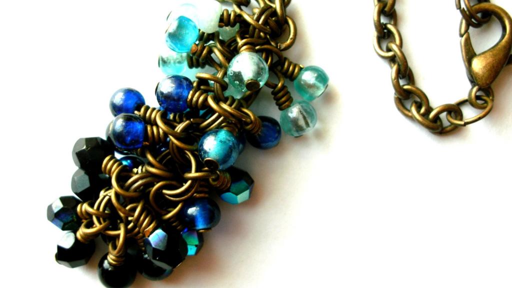 蓝彩琉璃珠饰品