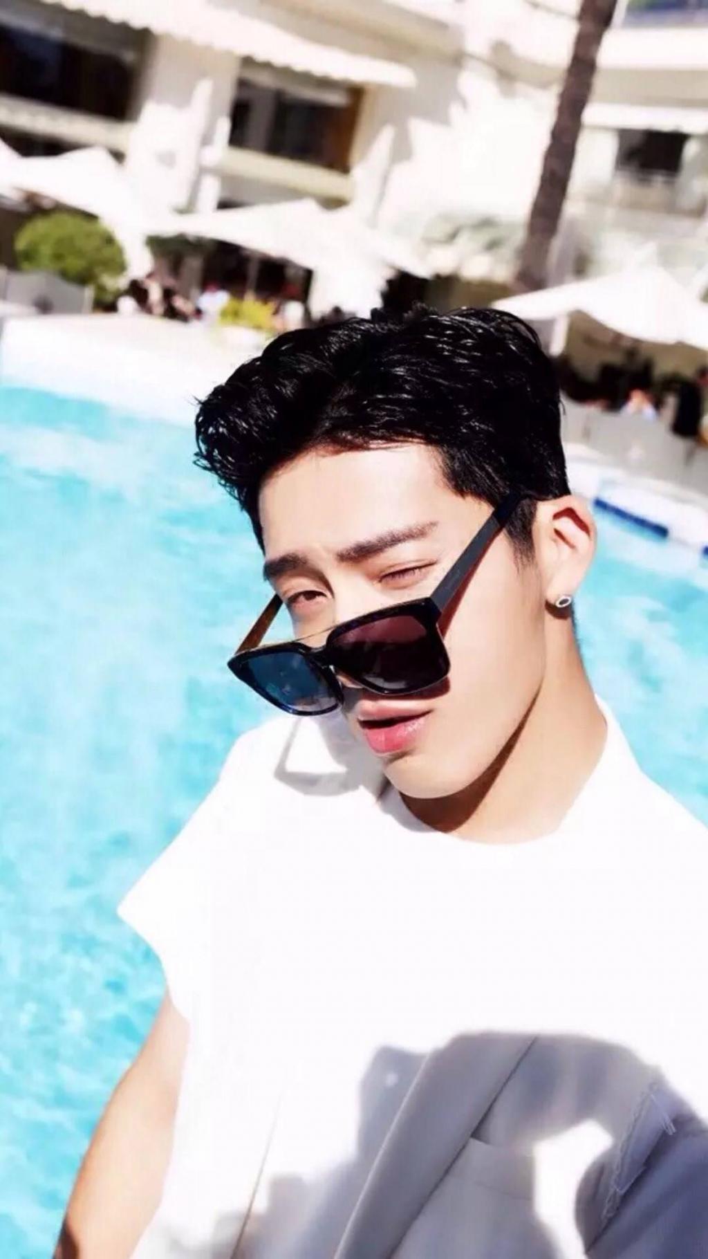 井柏然帅气写真