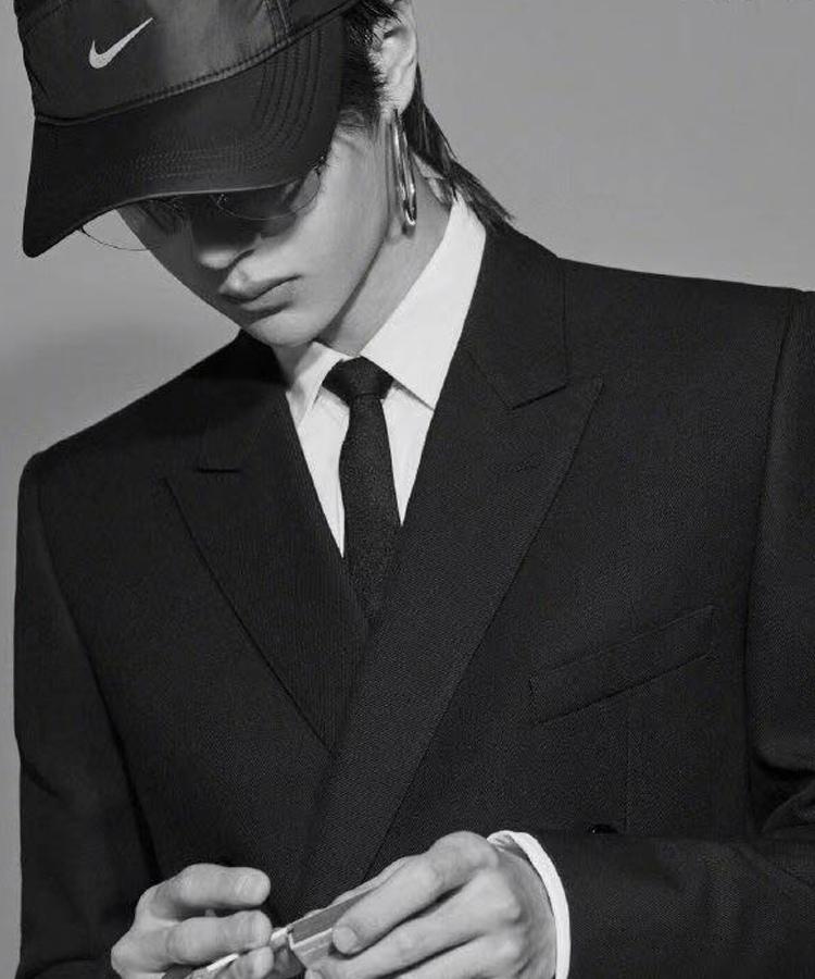 王一博时尚帅气写真