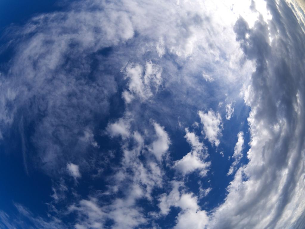 白云恋上了蓝天