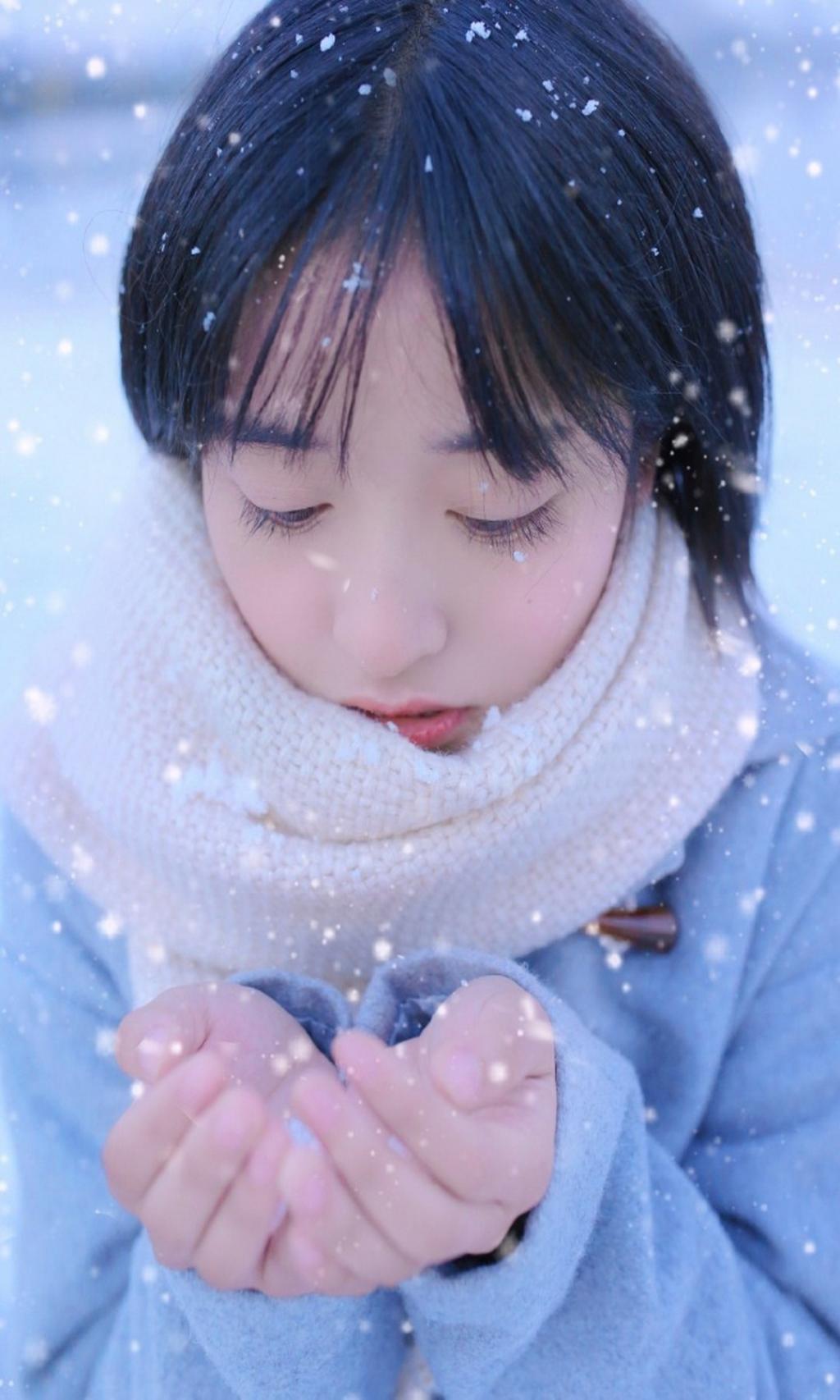 小美好女主沈月雪地写真