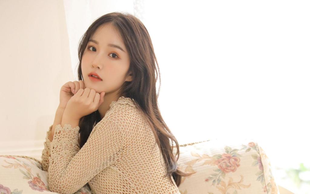 性感针织衫甜美美女优雅私房迷人写真