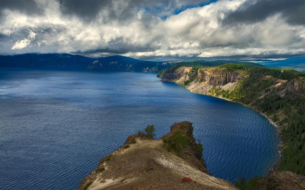 美国火山口湖风景