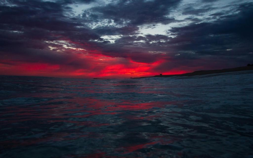 海边的唯美晚霞美景