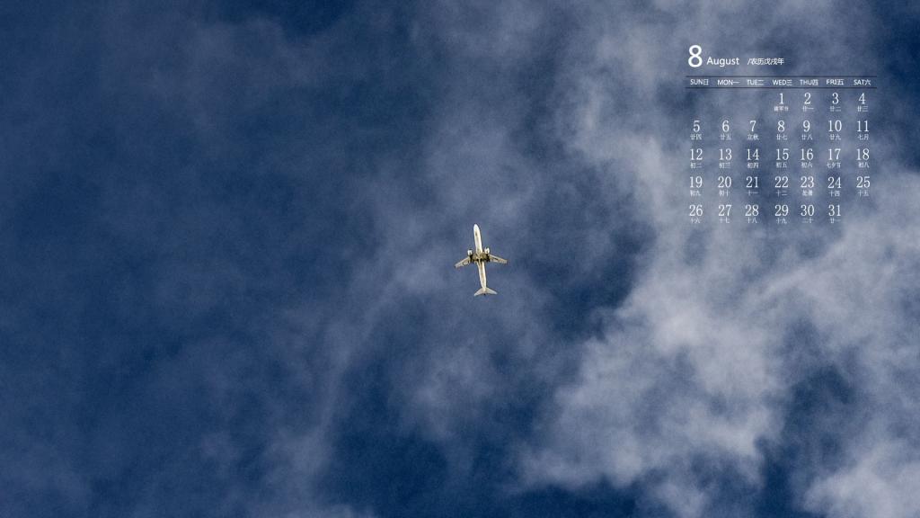 2018年8月天空上的一架飞机唯美写真日历