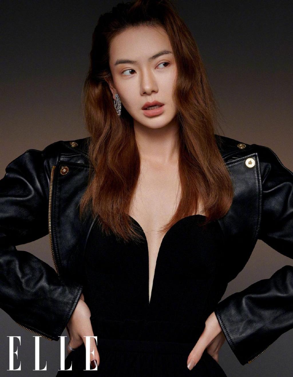 戚薇深V骑士时尚最新造型七月刊时装大片