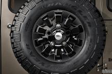 路虎卫士越野车