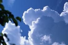 白云恋上了蓝天