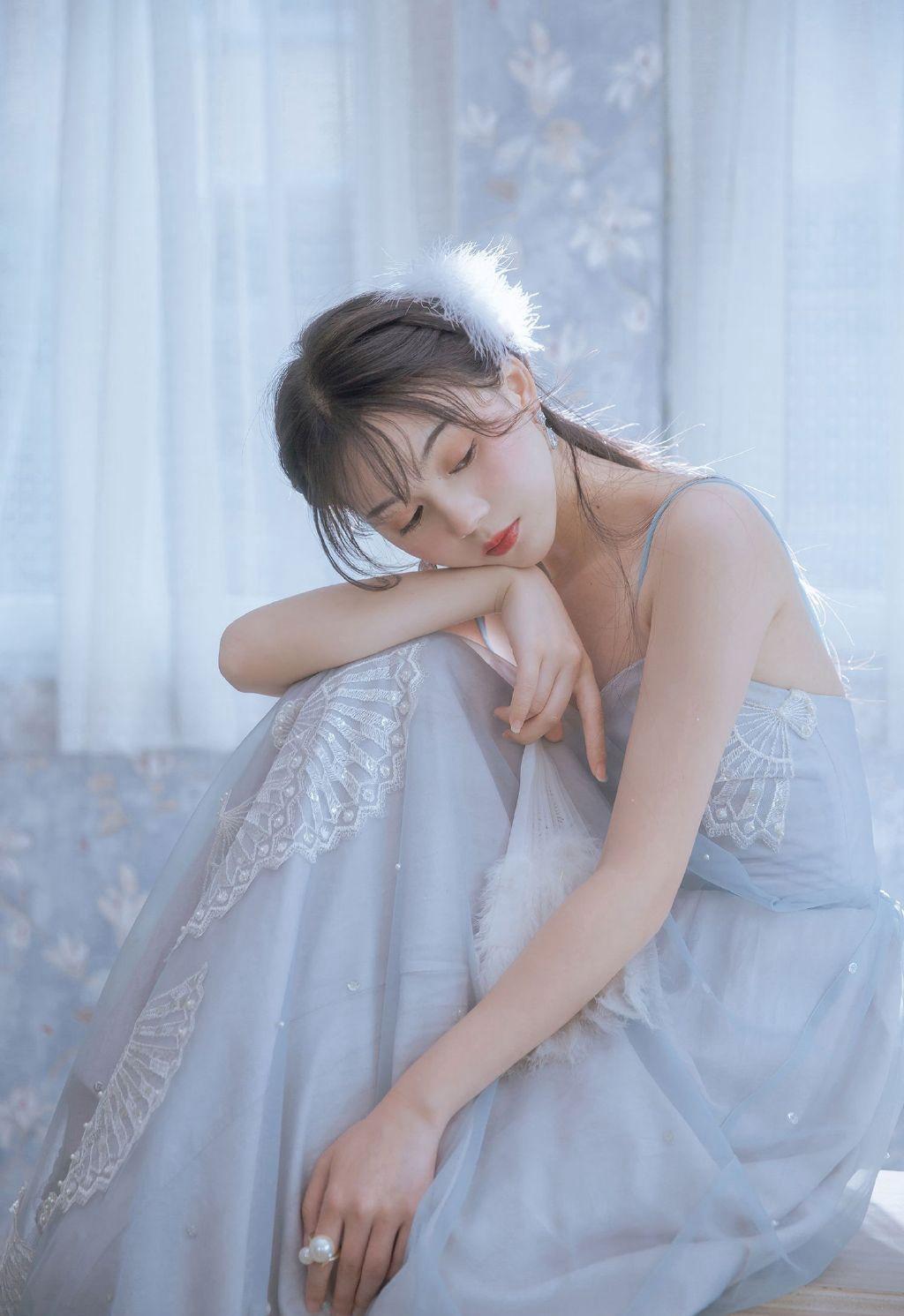 性感美女露背礼裙唯美仙气写真