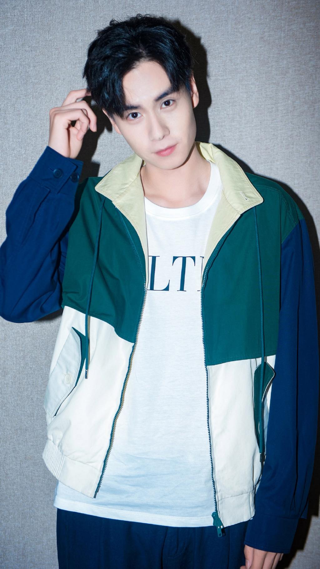 帅气逼人的胡一天