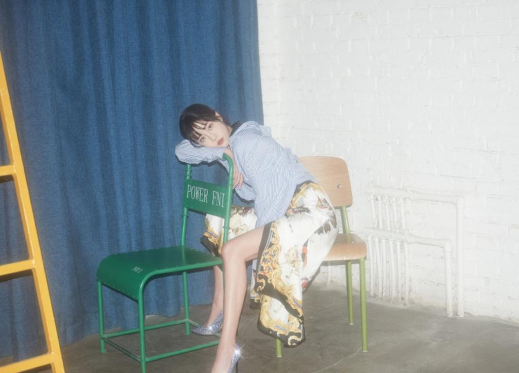 李溪芮成熟性感光影迷幻大片