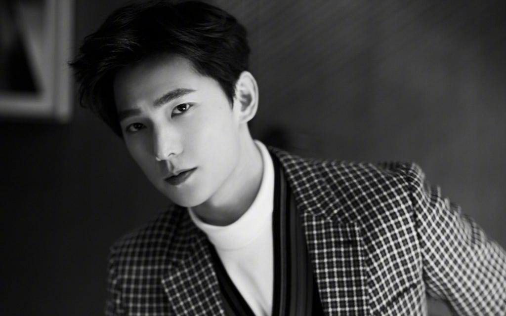 杨洋儒雅绅士写真