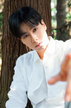 小鲜肉胡一天时尚休闲清新迷人写真-5