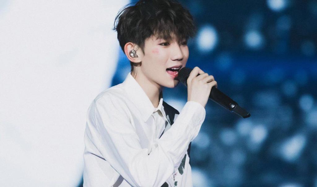 阳光少年王源帅气写真