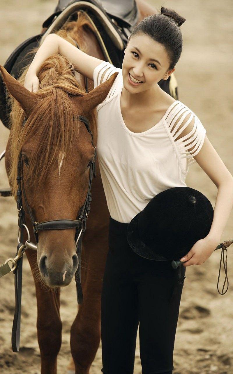 甘薇精致裸妆清丽素雅时尚写真